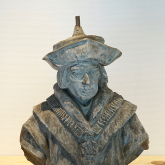 Een grote plaasteren buste van een edelman uit de renaissance, 19/20e eeuw, Brugge