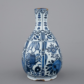 A good Dutch Delft blue and white chinoiserie Wan-Li bottle vase,  17th C.