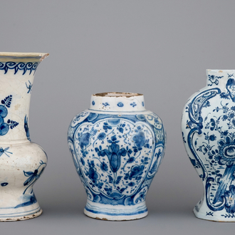 A set of 3 Dutch Delft blue and white vases, 18th C.
