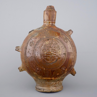 Een bijzonder grote pelgrimsfles met wapenschild, Raeren, ca. 1600