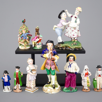 A fine collection of 10 porcelain and biscuit figurines and snuff bottles, 19th C.