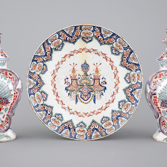 A pair of polychrome Dutch Delft vases and a dish, 18/19th C.