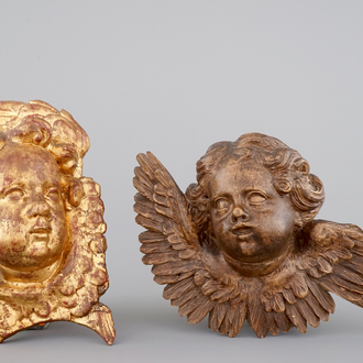 Twee gesculpteerde houten engelenkoppen, 18/19e eeuw