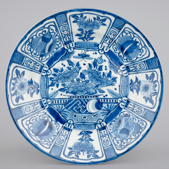 A Japanese blue and white Arita porcelain dish in Kraak style, 17th C.