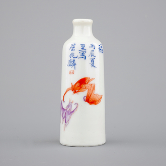 A Chinese porcelain snuff bottle with bats along a vase, 19th C.