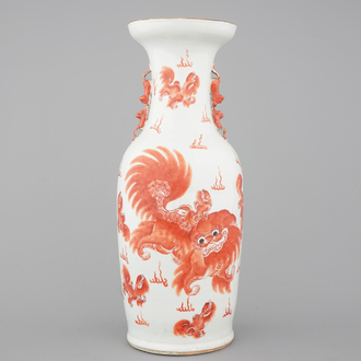 A tall Chinese iron-red porcelain vase with foo dogs, 19th C.