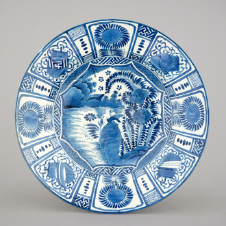 A Japanese Kraak porcelain style dish, 17th C.