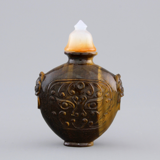 A Chinese tiger's eye snuff bottle, ca. 1900