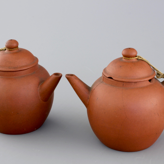 Two small Chinese yixing stoneware teapots, 18/19th C.
