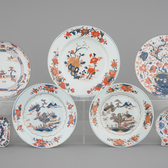 A group of 5 large 18th C. Chinese Imari porcelain plates and 2 trays, one shell-shaped, Qianlong, 18th C.