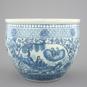 A blue and white Chinese porcelain fish bowl, 19th C.
