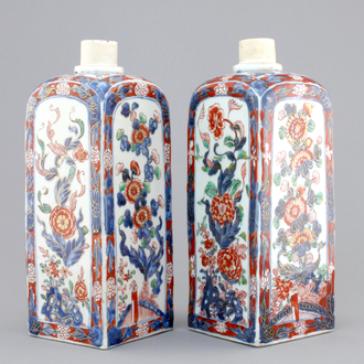 A pair of Chinese verte-imari porcelain square tea caddies, Kangxi, ca. 1700