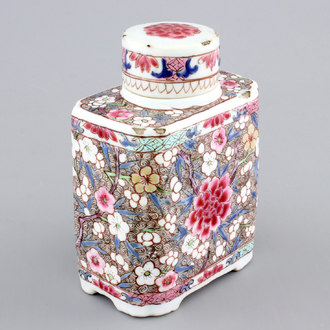 A Chinese famille rose export porcelain tea caddy, Qianlong, 18th C.