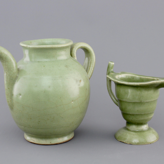 A Ming dynasty celadon glazed jug, 16/17th C. together with a helmet-shaped export porcelain jug, ca. 1780-1800