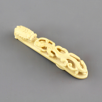 A rare Chinese carved ivory belt hook, 19th C.