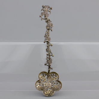 A Chinese open-worked silver spoon, marked, 19th C.