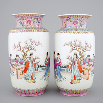 Two fine Chinese Republic famille rose porcelain rouleau vases, Jingdezhen, 20th C.