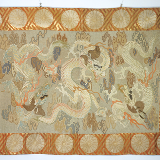 A large interesting Chinese dragon tapestry with gold wire, 18/19th C.
