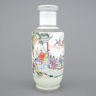 A tall Chinese Republic porcelain rouleau vase, 20th C.