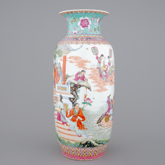 A fine Chinese famille rose porcelain vase, Jingdezhen, 20th C.