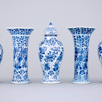 A blue and white Chinese porcelain garniture of 5 vases, Kangxi, 18th C.
