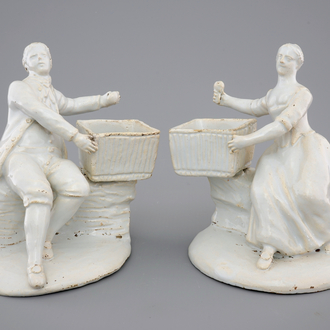Une paire de salières en blanc de Delft, 18ème