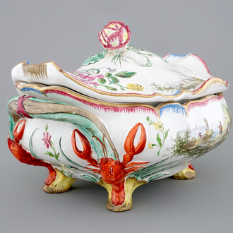 Une terrine et son couvercle en faïence dans le style de Robert, Marseille, ca. 1860