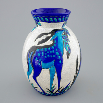 Un vase au décor de biches de Charles Catteau pour Boch Kéramis, 1ère moitié du 20ème
