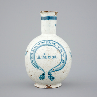 A blue and white Spanish jug, dated 1722, Talavera