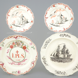 Un lot de 4 assiettes en creamware d'Angleterre, Leeds et Wedgewood, 18ème