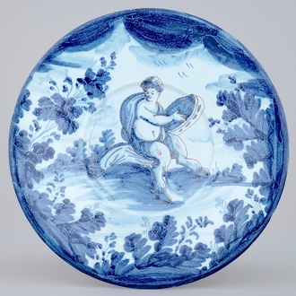 Un plat au décor d'un putto, Savone, Italie, 18ème