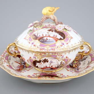A Meissen porcelain lidded bowl on stand, 18th C.