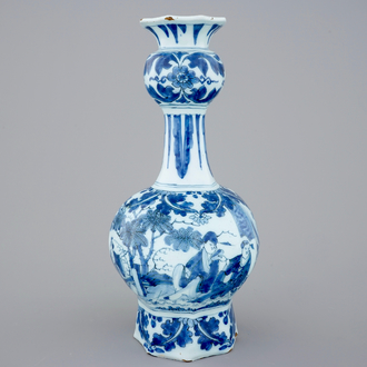 A  Dutch Delft blue and white garlic neck bottle vase, late 17th C.