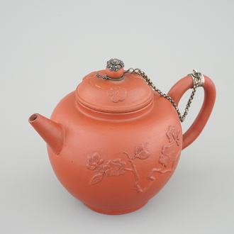 A Dutch Delft Ary de Milde red earthenware teapot and cover, late 17th C.