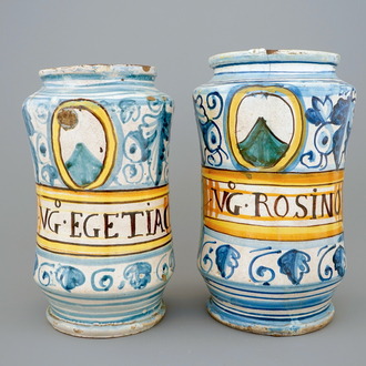Deux albarellos en majolique italienne, Montelupo, 17ème