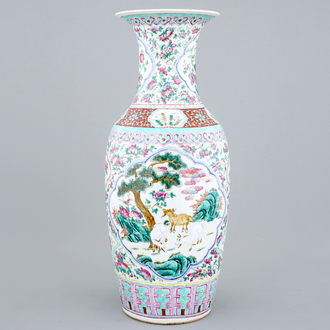 Een grote Chinese famille rose vaas, 19e eeuw