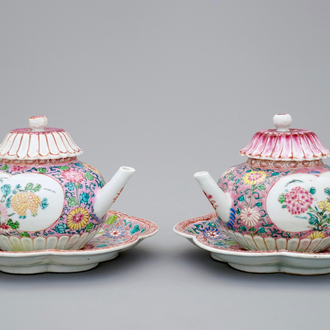 Een paar famille rose theepotten op onderschotel, Yongzheng/Qianlong, 18e eeuw
