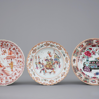 Een lot van 3 Chinese borden, Kangxi, Yongzheng en Qianlong, 18e eeuw