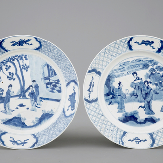 Twee Chinese blauw-witte borden met Chenghua merk, Kangxi