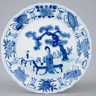 Een Chinees blauw-wit bord in kraak stijl, Kangxi