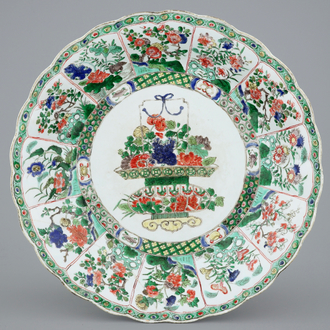 Een grote Chinese famille verte schotel met bloemenmand, Kangxi