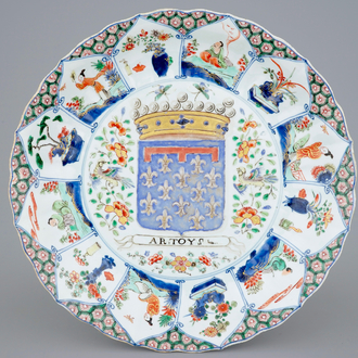 Een Chinese famille verte schotel met het wapen van Artoys, Kangxi/Yongzheng, ca. 1720