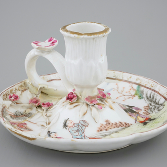 Een zeldzame Chinese famille rose kandelaar, Yongzheng/Qianlong, 18e eeuw