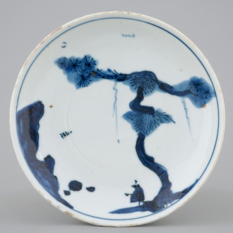 Een klein Chinees blauw-wit schoteltje voor de Japanse markt, Transitie periode, 1620-1683