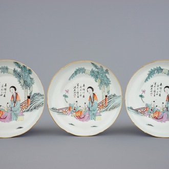 Un lot de 3 assiettes en porcelaine de Chine qianjiang cai, 19/20ème