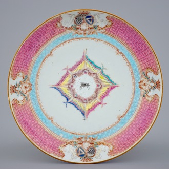Een Chinees famille rose wapenbord, Yongzheng, ca. 1735
