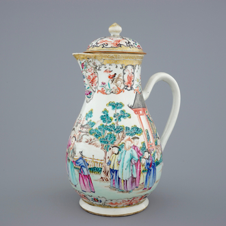 Een grote famille rose dekselkan met mandarijns decor, Qianlong, 18e eeuw