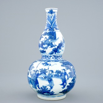 Een Chinese blauw-witte dubbele gourde vaas, Transitie periode, 1620-1683