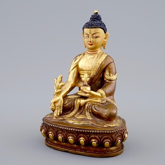 Een Sino-Tibetaanse bronzen figuur van Boeddha, 19/20e eeuw