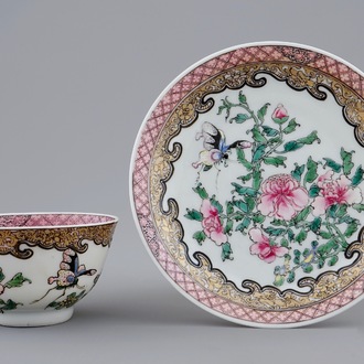 Een Chinese famille rose eierschaal kop en schotel met vlinders en bloemen, Yongzheng, 1723-1735